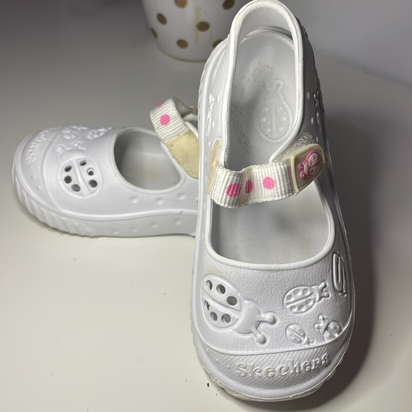 SKECHERS. KIDS SHOES. GIRLS WHITE ULTRALIGHT WHITE SHOES SIZE 8 - Picture 12 of 17